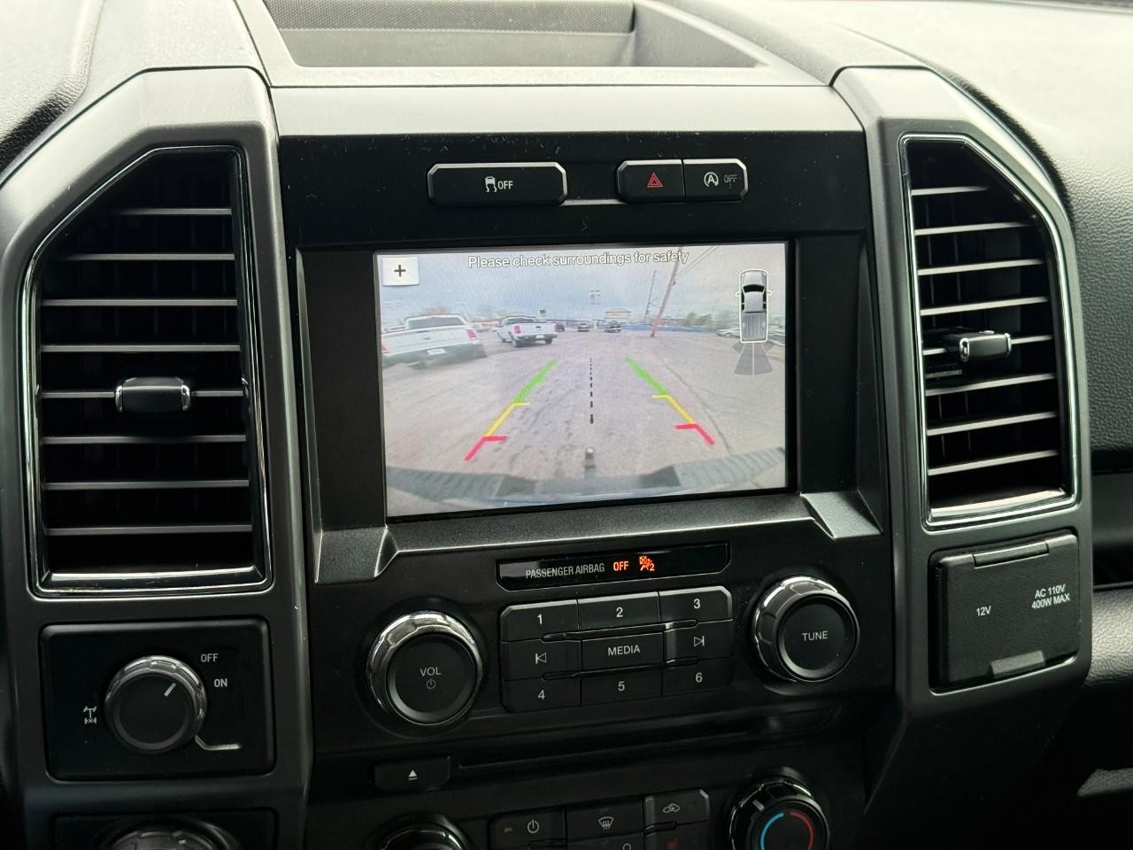 Ford F-150 Vehicle Full-screen Gallery Image 18