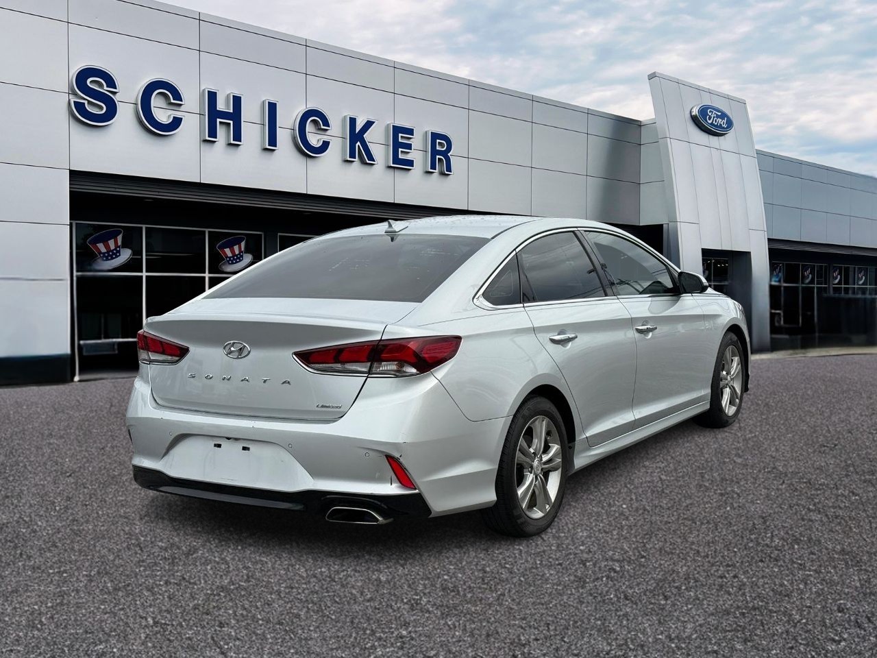 Hyundai Sonata Vehicle Full-screen Gallery Image 03