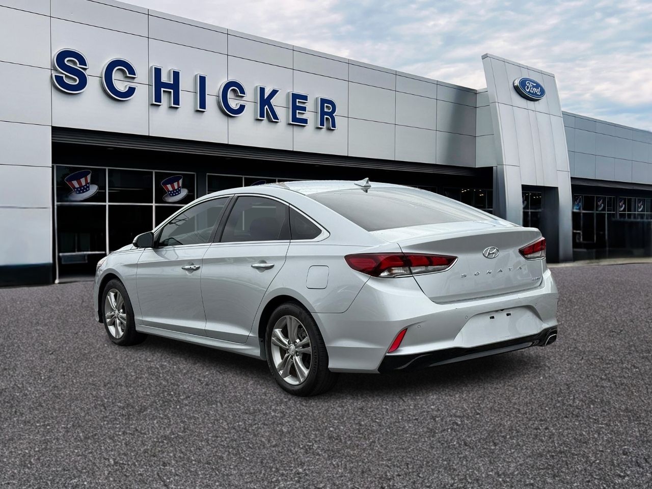 Hyundai Sonata Vehicle Full-screen Gallery Image 04