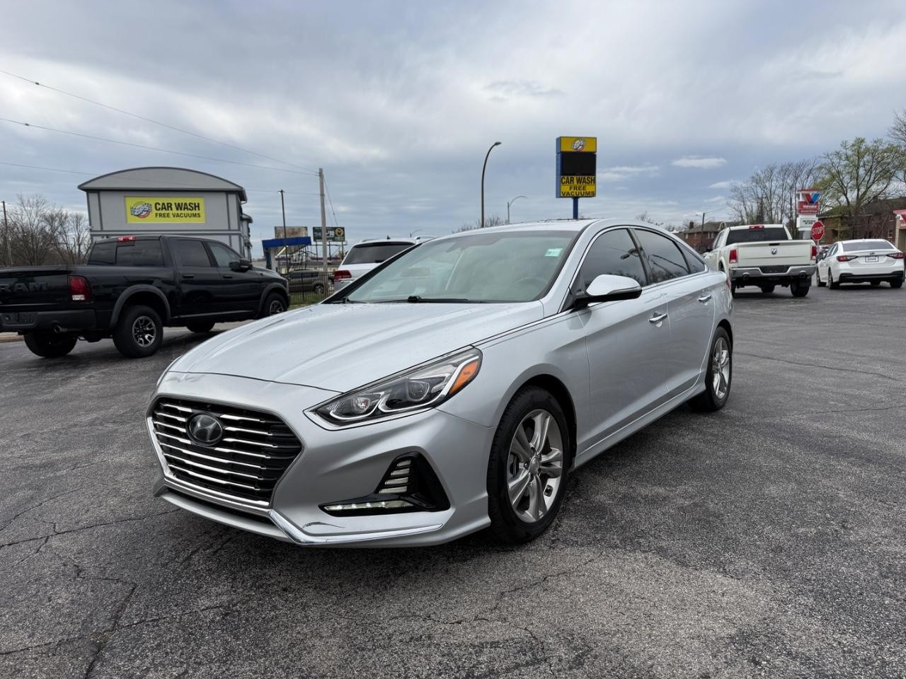 Hyundai Sonata Vehicle Full-screen Gallery Image 07