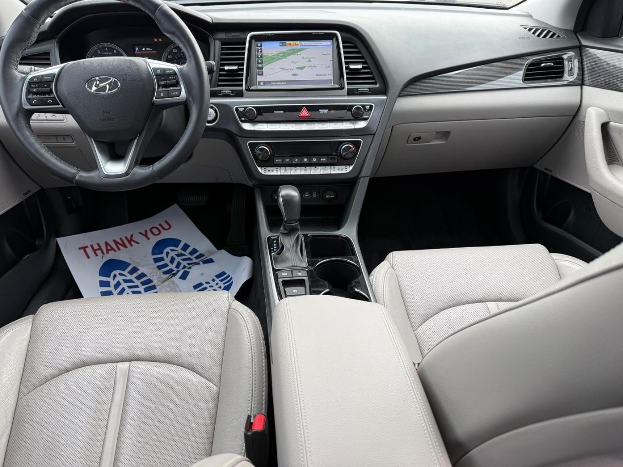 Hyundai Sonata Vehicle Full-screen Gallery Image 10