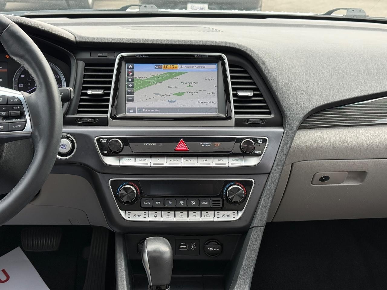 Hyundai Sonata Vehicle Full-screen Gallery Image 12