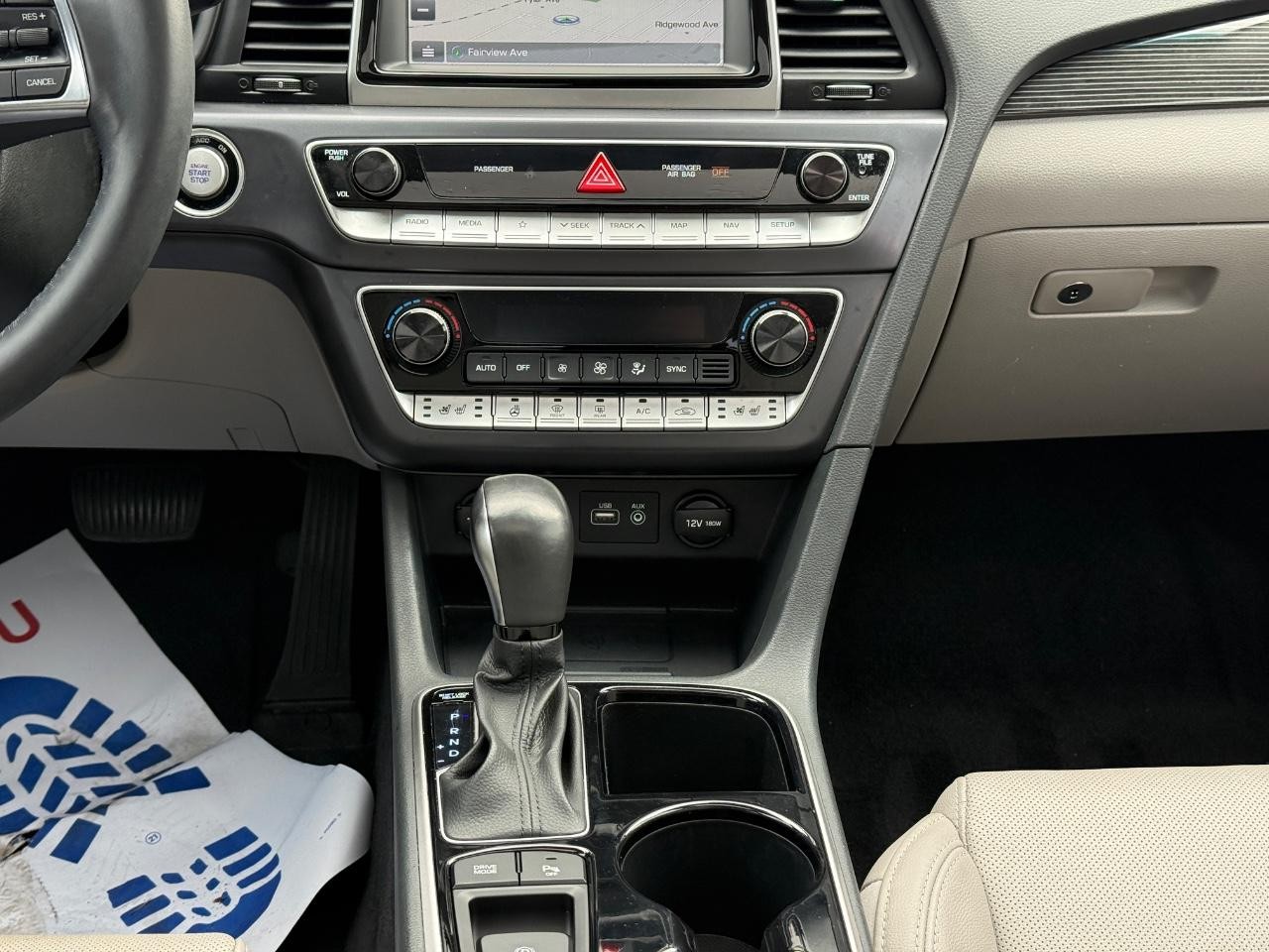 Hyundai Sonata Vehicle Full-screen Gallery Image 13