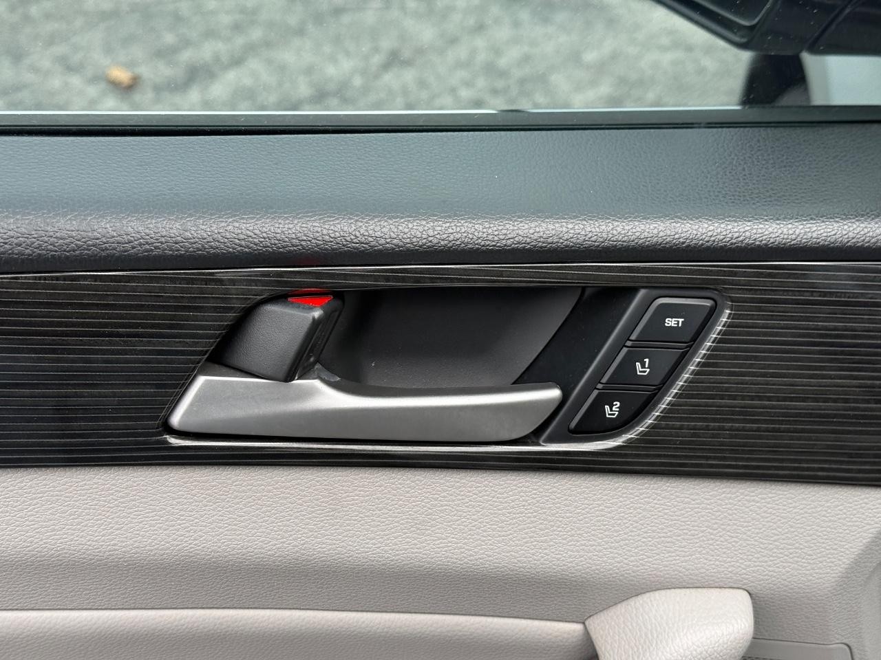 Hyundai Sonata Vehicle Full-screen Gallery Image 16