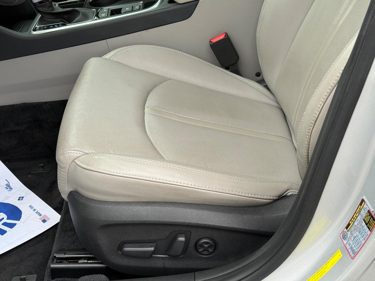 Hyundai Sonata Vehicle Full-screen Gallery Image 17