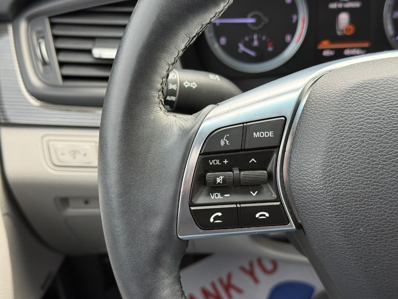 Hyundai Sonata Vehicle Full-screen Gallery Image 19