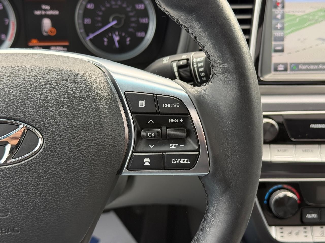 Hyundai Sonata Vehicle Full-screen Gallery Image 20