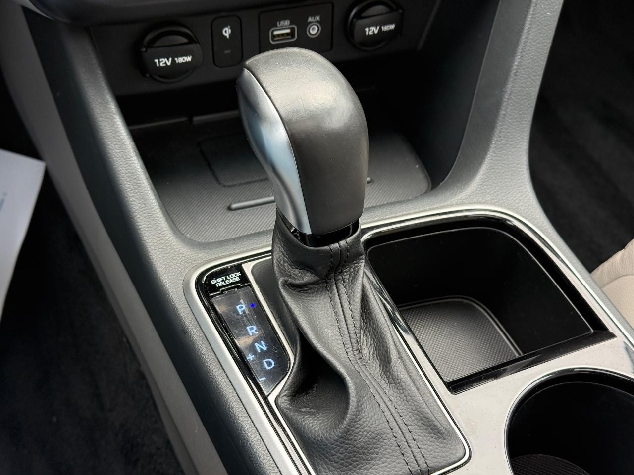 Hyundai Sonata Vehicle Full-screen Gallery Image 21