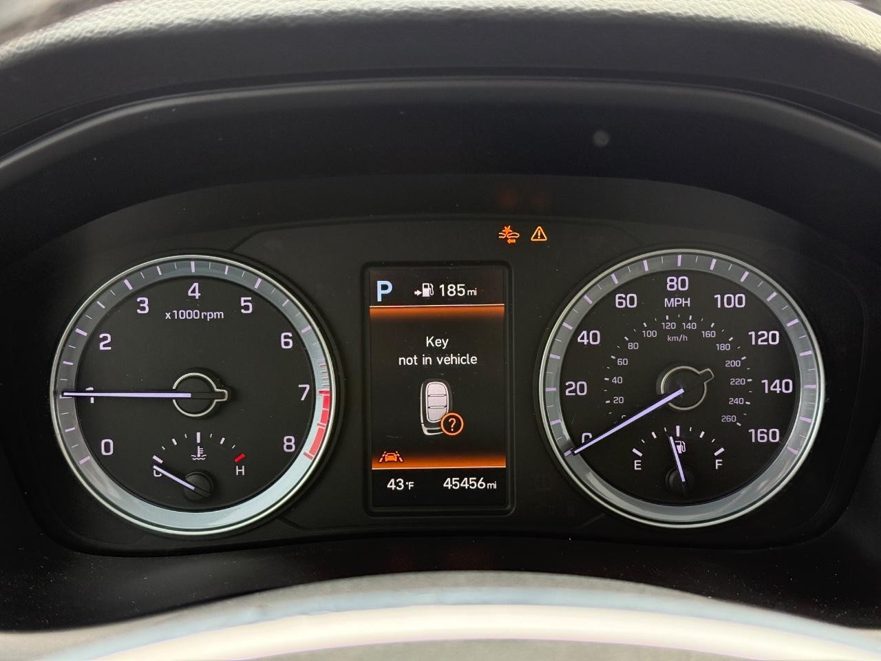 Hyundai Sonata Vehicle Full-screen Gallery Image 23