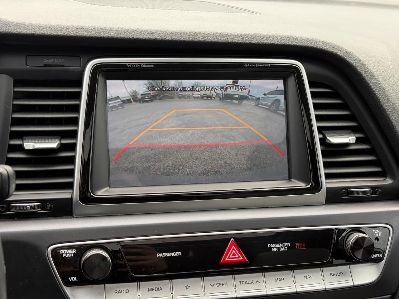 Hyundai Sonata Vehicle Full-screen Gallery Image 24