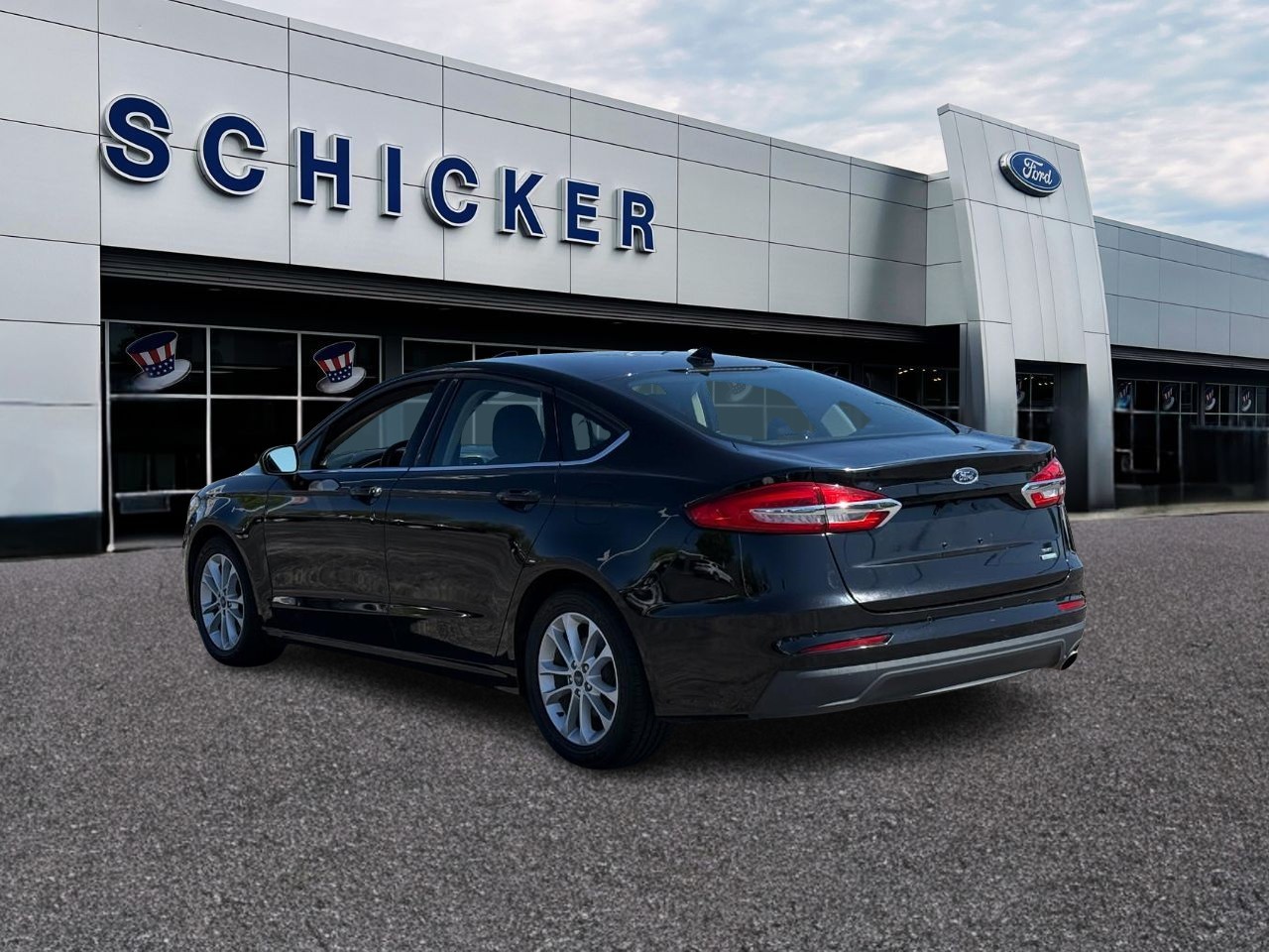 Ford Fusion Vehicle Full-screen Gallery Image 03