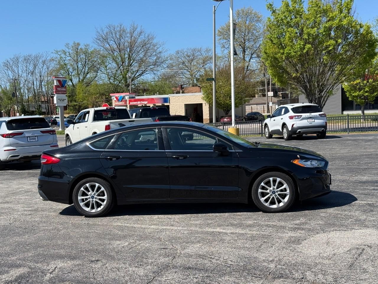 Ford Fusion Vehicle Full-screen Gallery Image 05