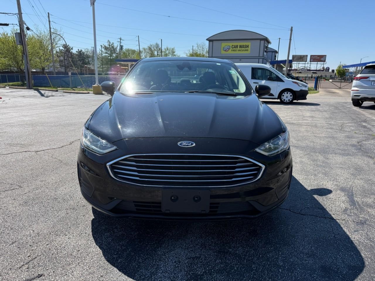 Ford Fusion Vehicle Full-screen Gallery Image 09