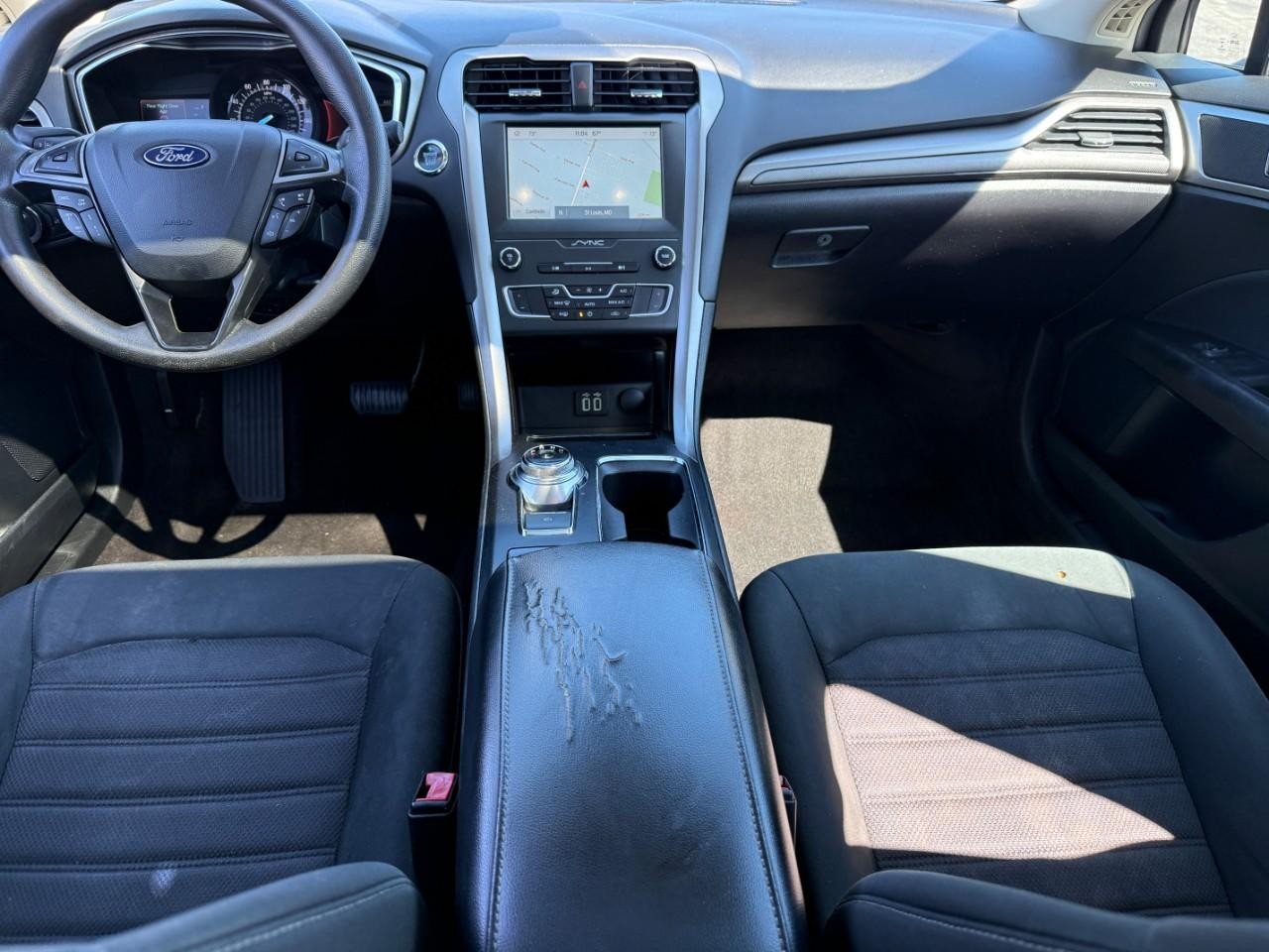 Ford Fusion Vehicle Full-screen Gallery Image 11