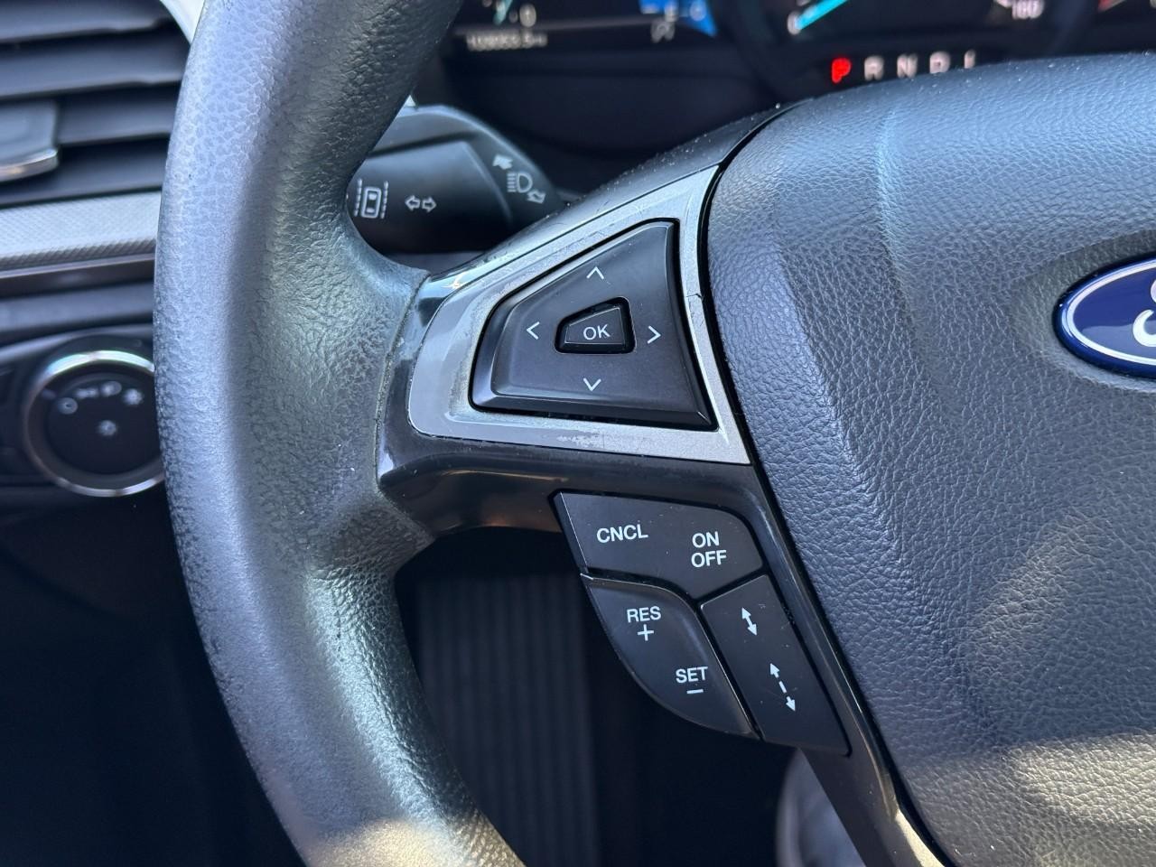 Ford Fusion Vehicle Full-screen Gallery Image 22