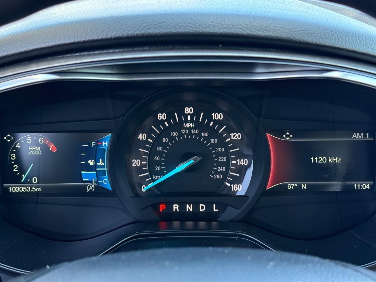 Ford Fusion Vehicle Full-screen Gallery Image 24