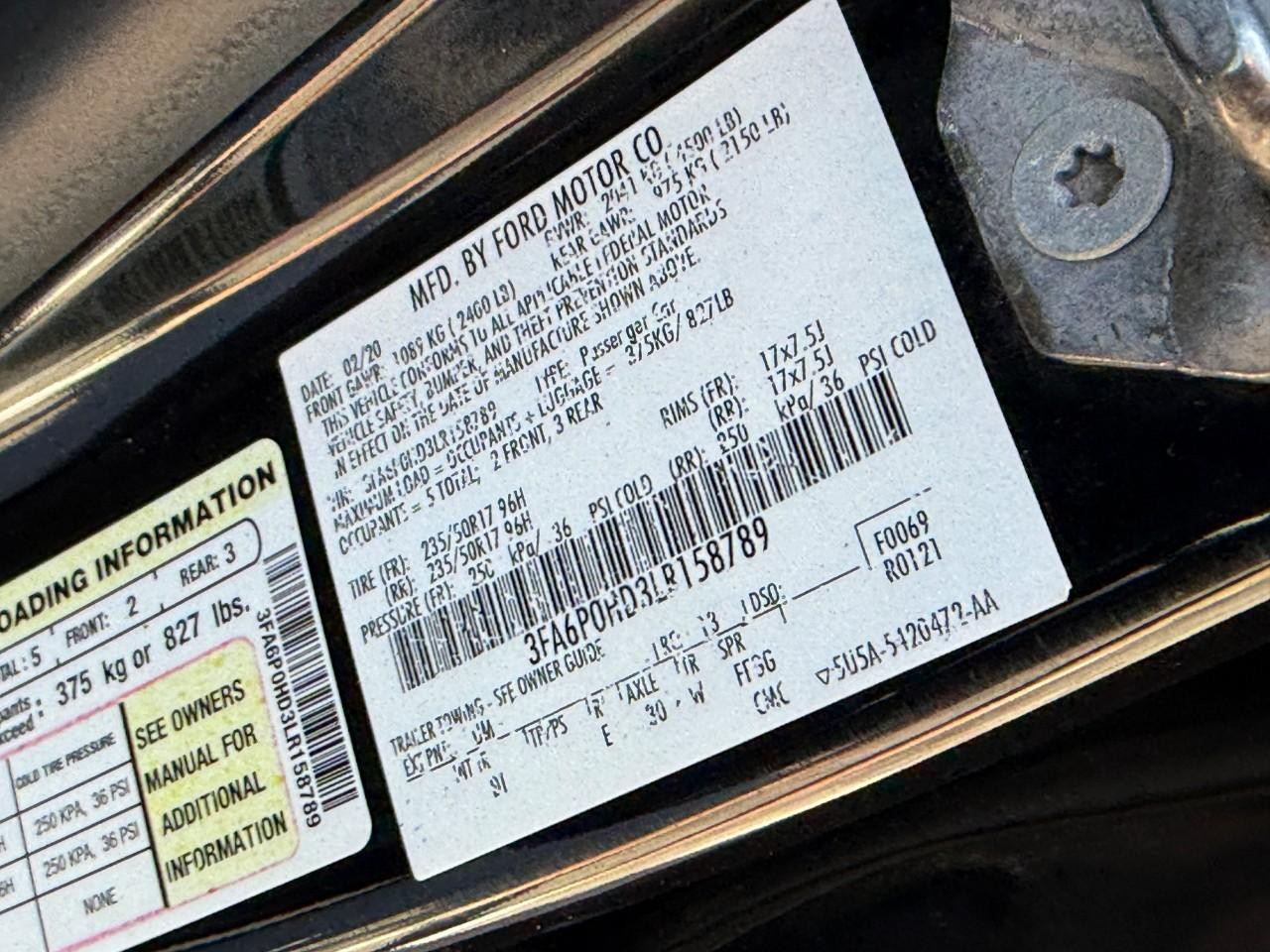 Ford Fusion Vehicle Full-screen Gallery Image 27