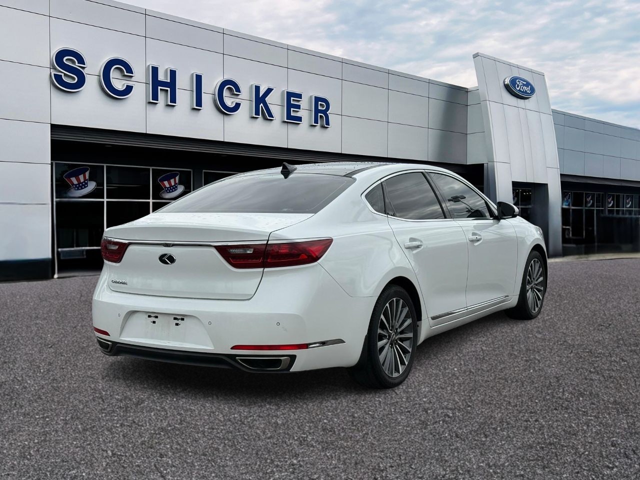 Kia Cadenza Vehicle Full-screen Gallery Image 02