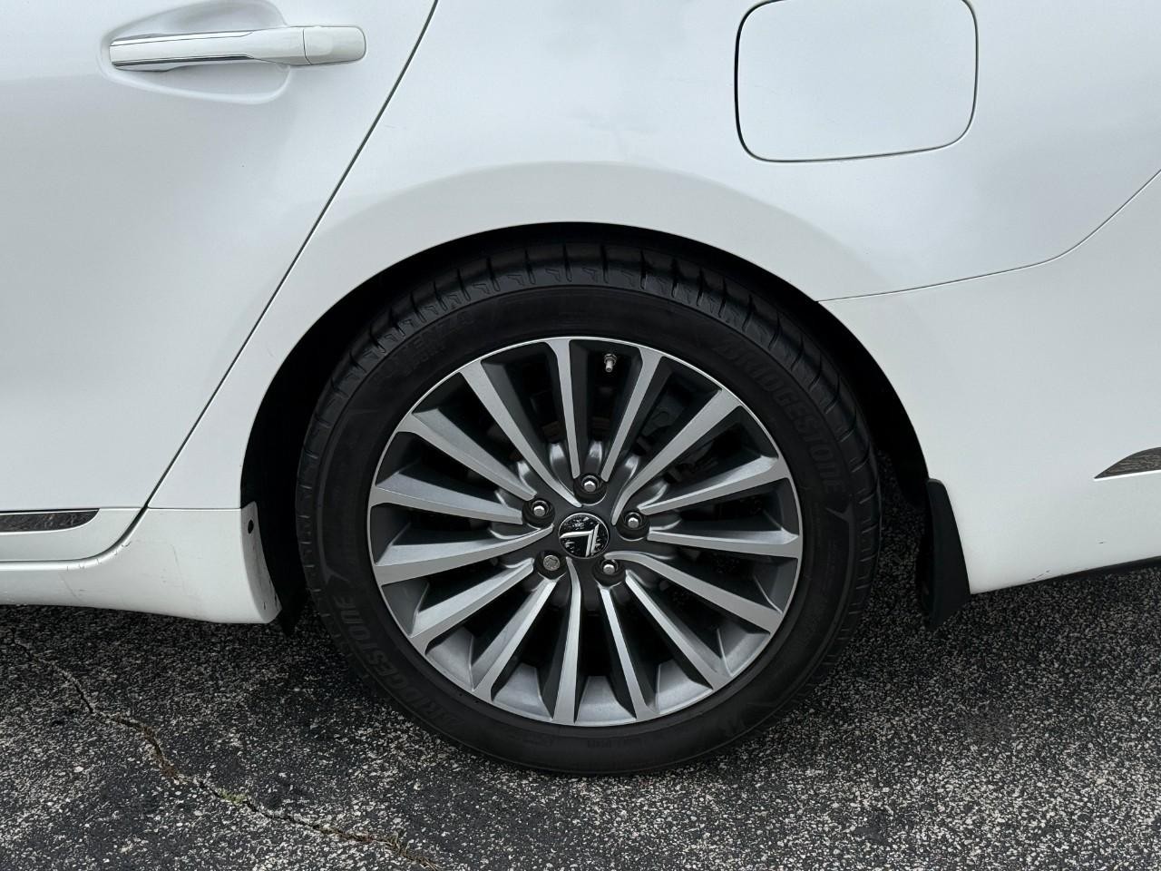 Kia Cadenza Vehicle Full-screen Gallery Image 06