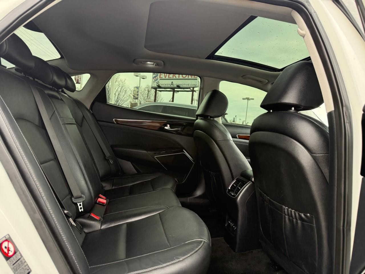 Kia Cadenza Vehicle Full-screen Gallery Image 09