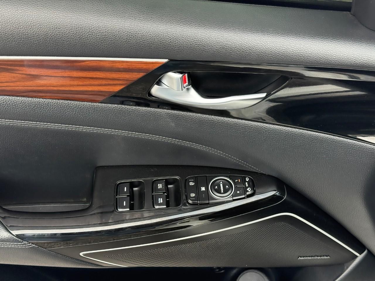 Kia Cadenza Vehicle Full-screen Gallery Image 14