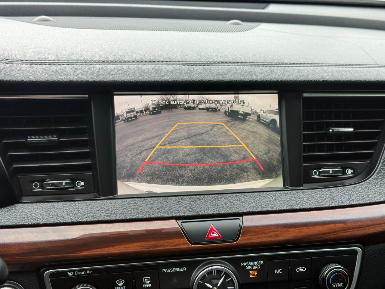 Kia Cadenza Vehicle Full-screen Gallery Image 23