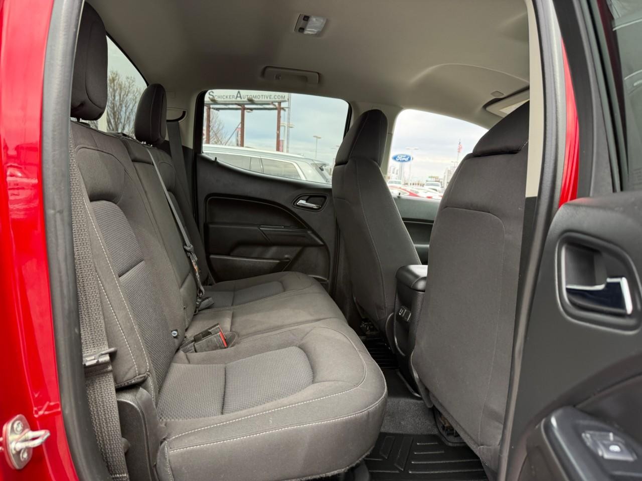 Chevrolet Colorado Vehicle Full-screen Gallery Image 10