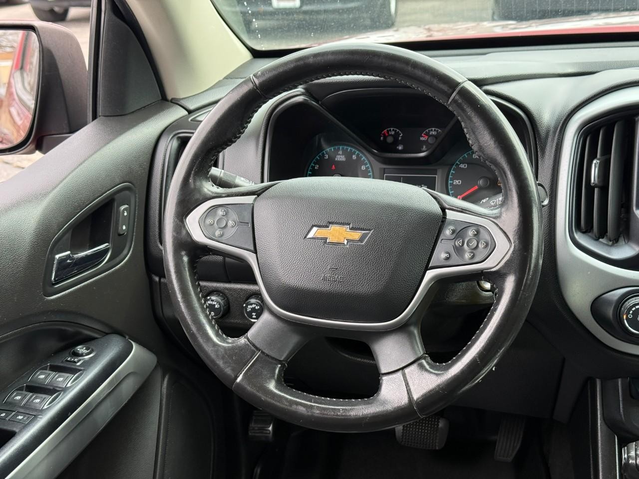 Chevrolet Colorado Vehicle Full-screen Gallery Image 12