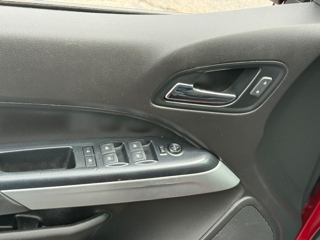 Chevrolet Colorado Vehicle Full-screen Gallery Image 16