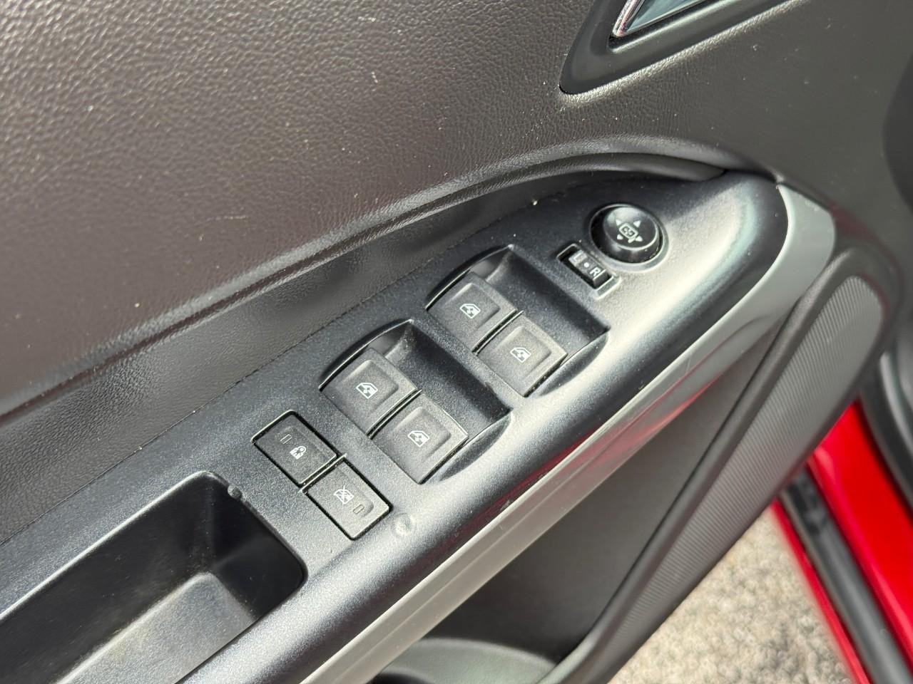 Chevrolet Colorado Vehicle Full-screen Gallery Image 17