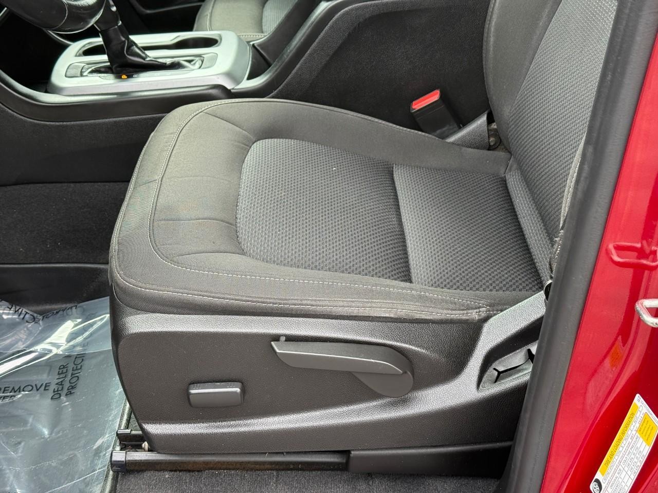 Chevrolet Colorado Vehicle Full-screen Gallery Image 18