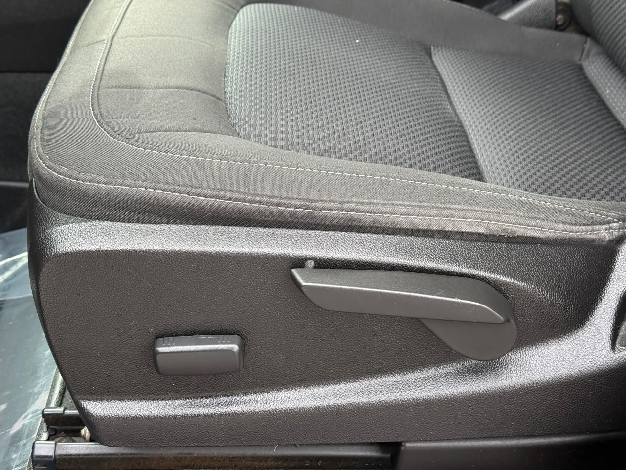 Chevrolet Colorado Vehicle Full-screen Gallery Image 19