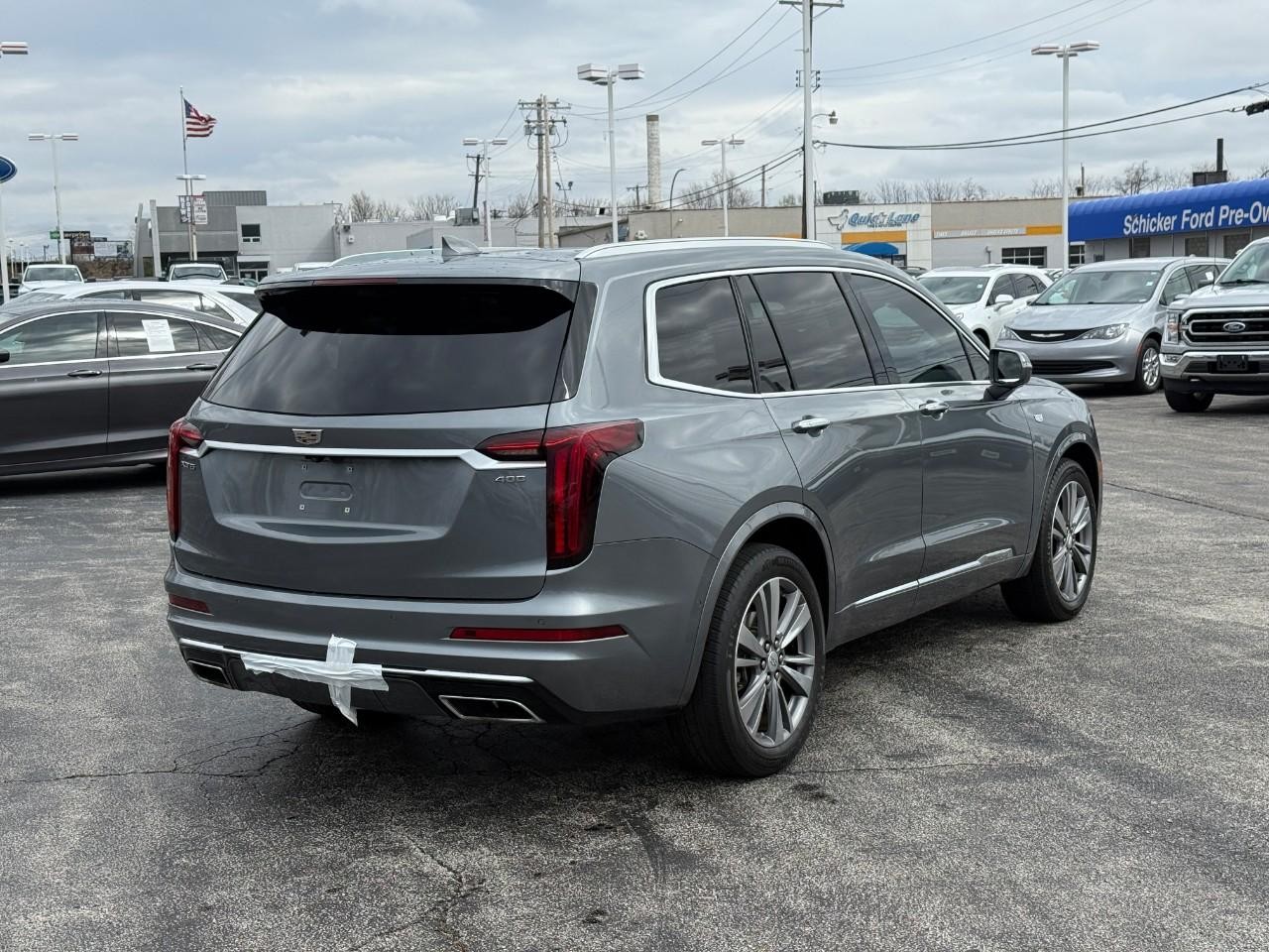 Cadillac XT6 Vehicle Full-screen Gallery Image 02