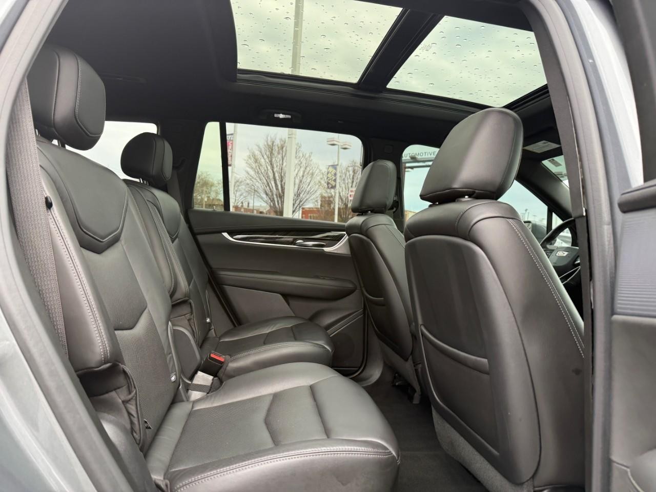 Cadillac XT6 Vehicle Full-screen Gallery Image 11