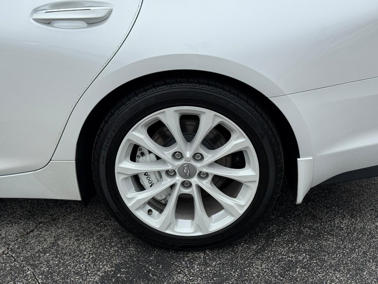 Cadillac CT5 Vehicle Full-screen Gallery Image 06