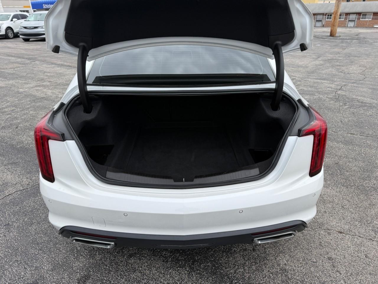Cadillac CT5 Vehicle Full-screen Gallery Image 07