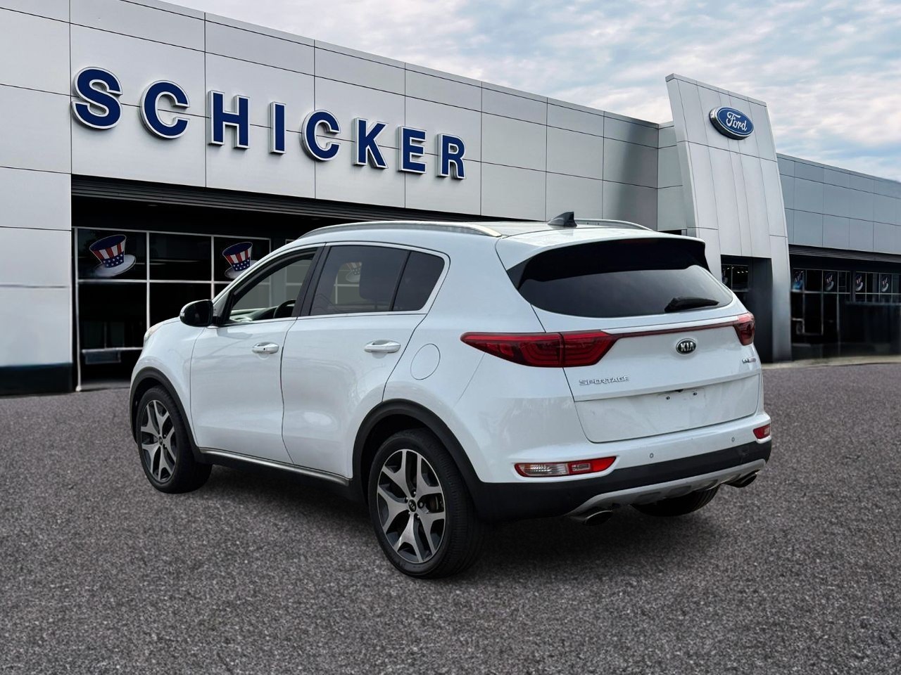 Kia Sportage Vehicle Full-screen Gallery Image 03