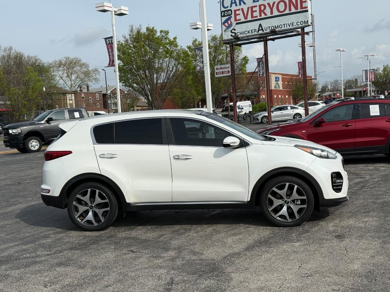 Kia Sportage Vehicle Full-screen Gallery Image 05