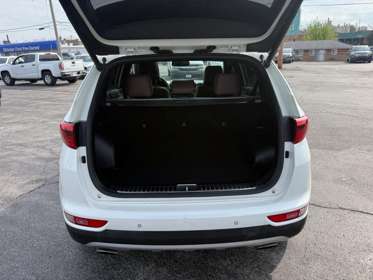Kia Sportage Vehicle Full-screen Gallery Image 07