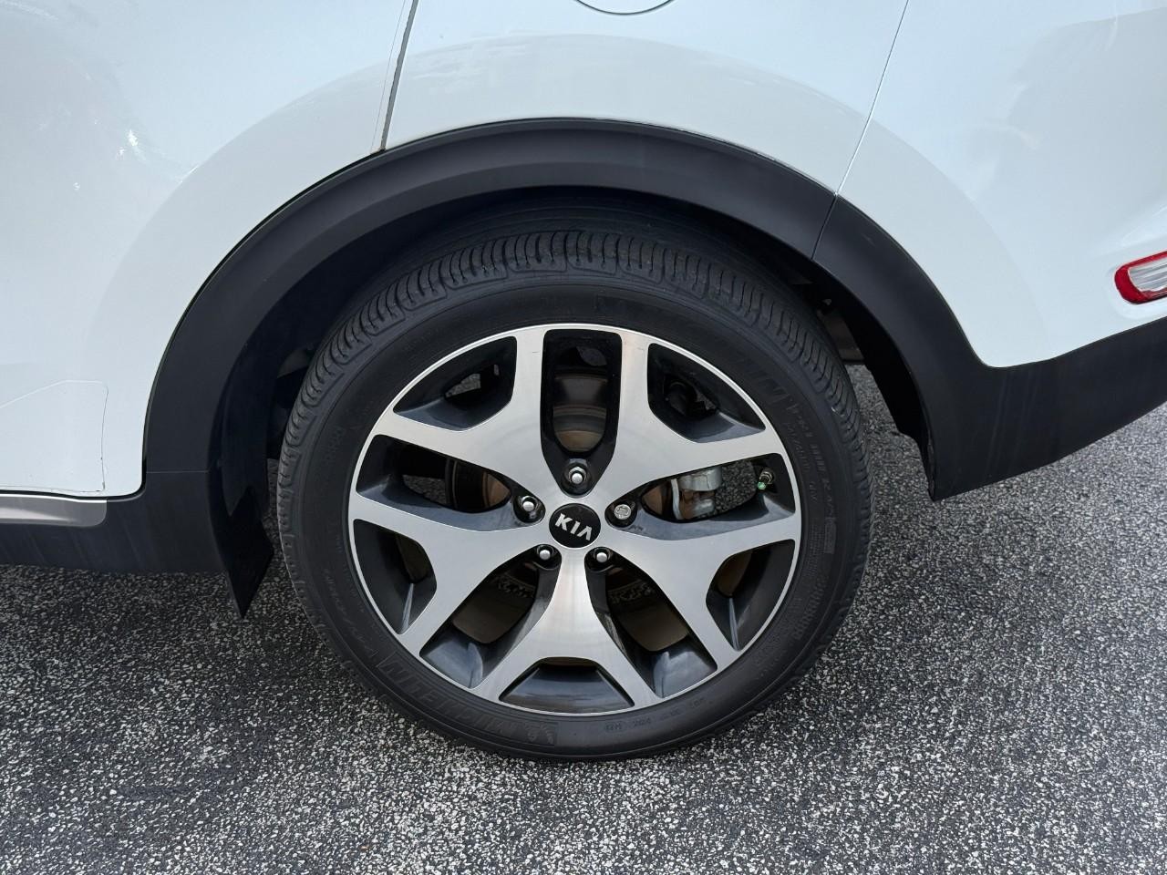 Kia Sportage Vehicle Full-screen Gallery Image 09