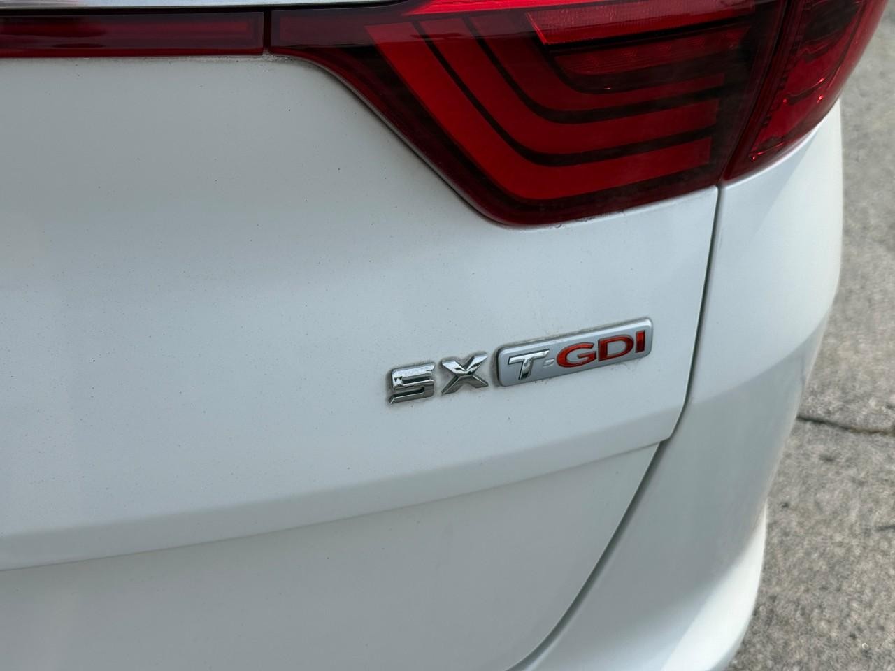 Kia Sportage Vehicle Full-screen Gallery Image 10
