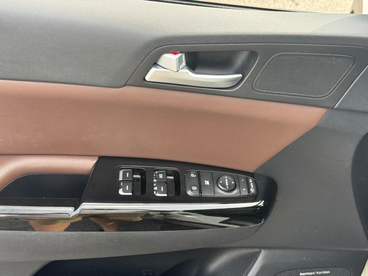 Kia Sportage Vehicle Full-screen Gallery Image 16
