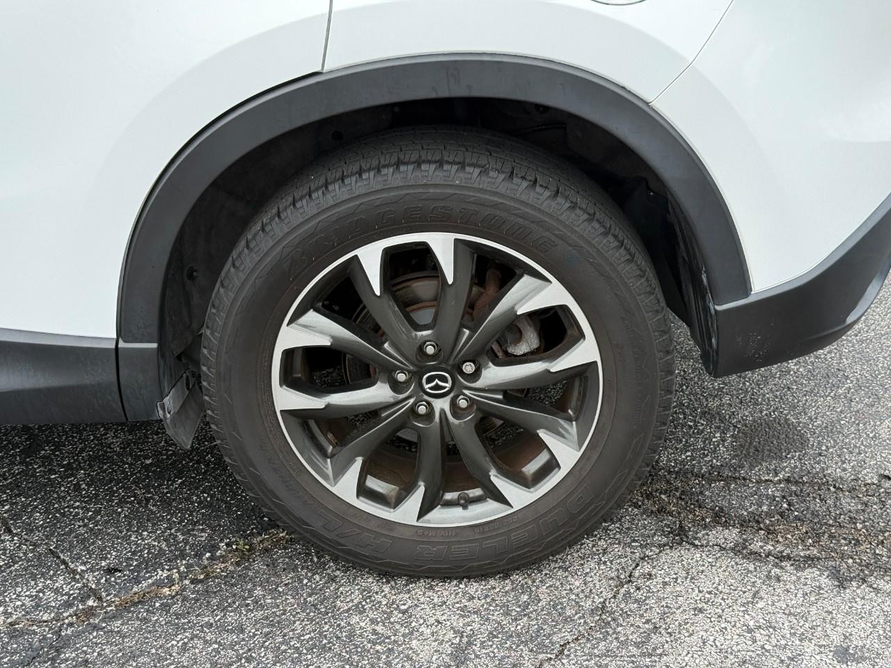 Mazda CX-5 Vehicle Full-screen Gallery Image 06