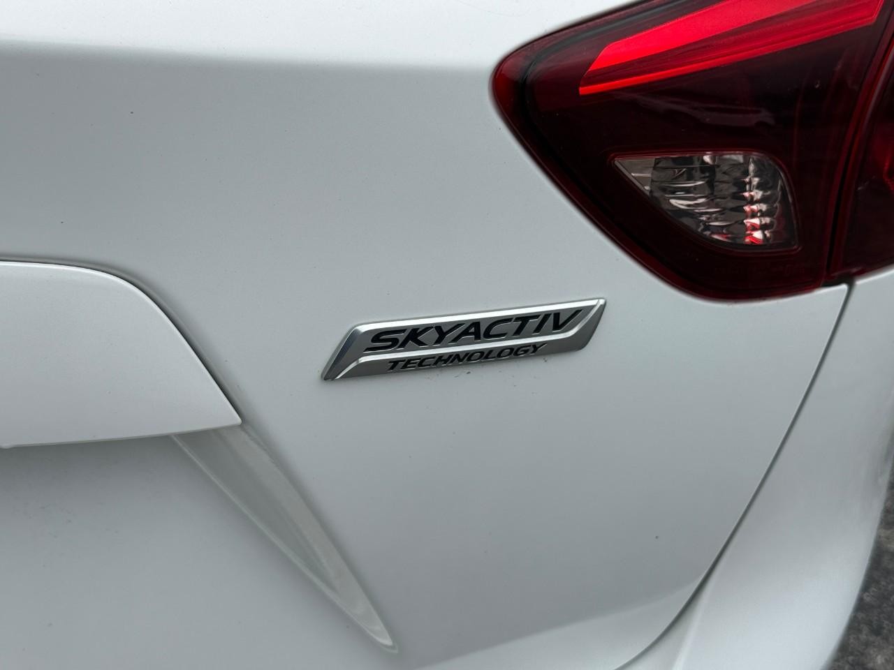 Mazda CX-5 Vehicle Full-screen Gallery Image 07