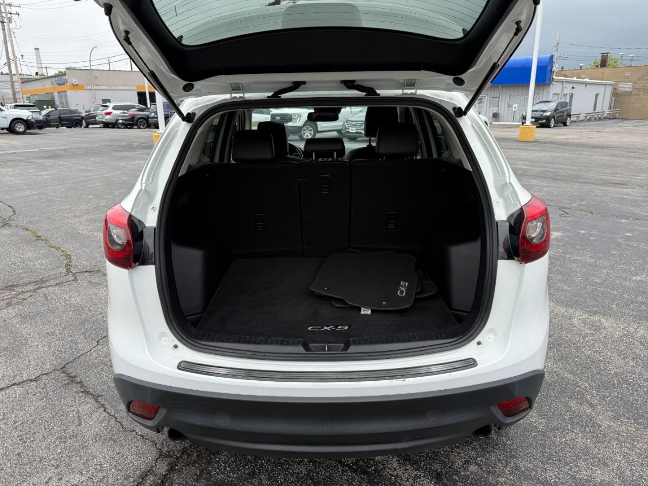 Mazda CX-5 Vehicle Full-screen Gallery Image 08