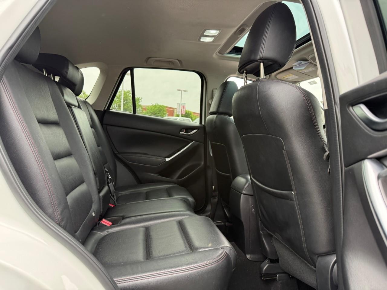 Mazda CX-5 Vehicle Full-screen Gallery Image 11