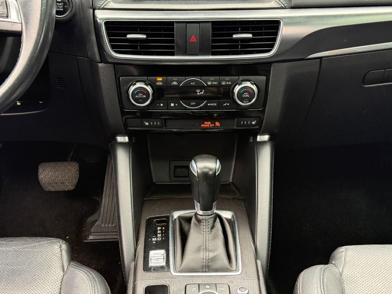 Mazda CX-5 Vehicle Full-screen Gallery Image 15