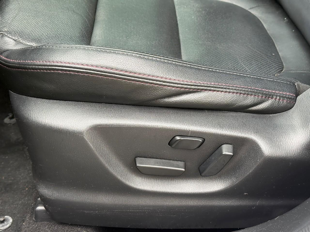 Mazda CX-5 Vehicle Full-screen Gallery Image 18