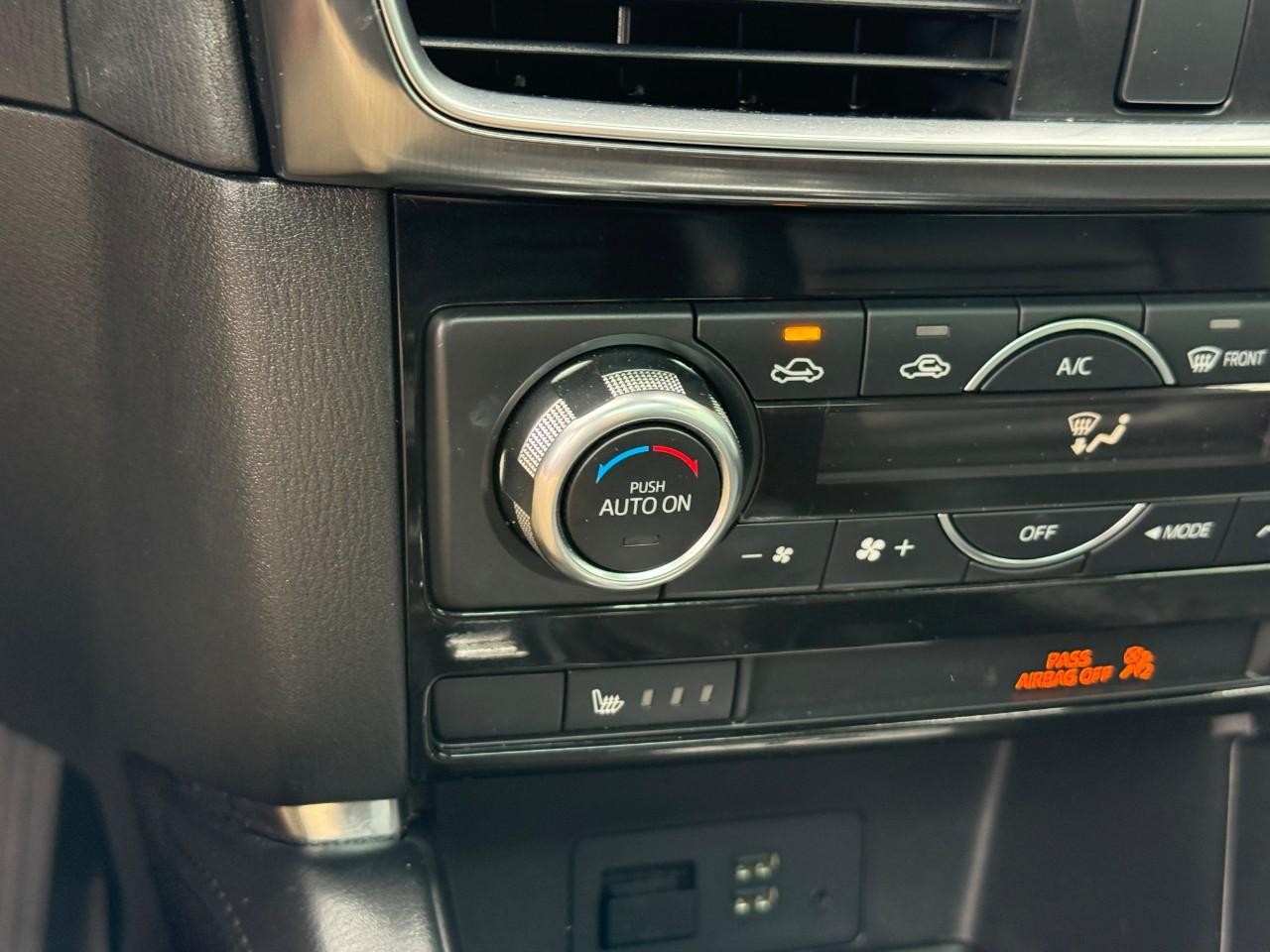 Mazda CX-5 Vehicle Full-screen Gallery Image 19