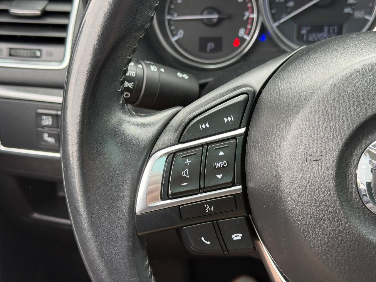 Mazda CX-5 Vehicle Full-screen Gallery Image 21
